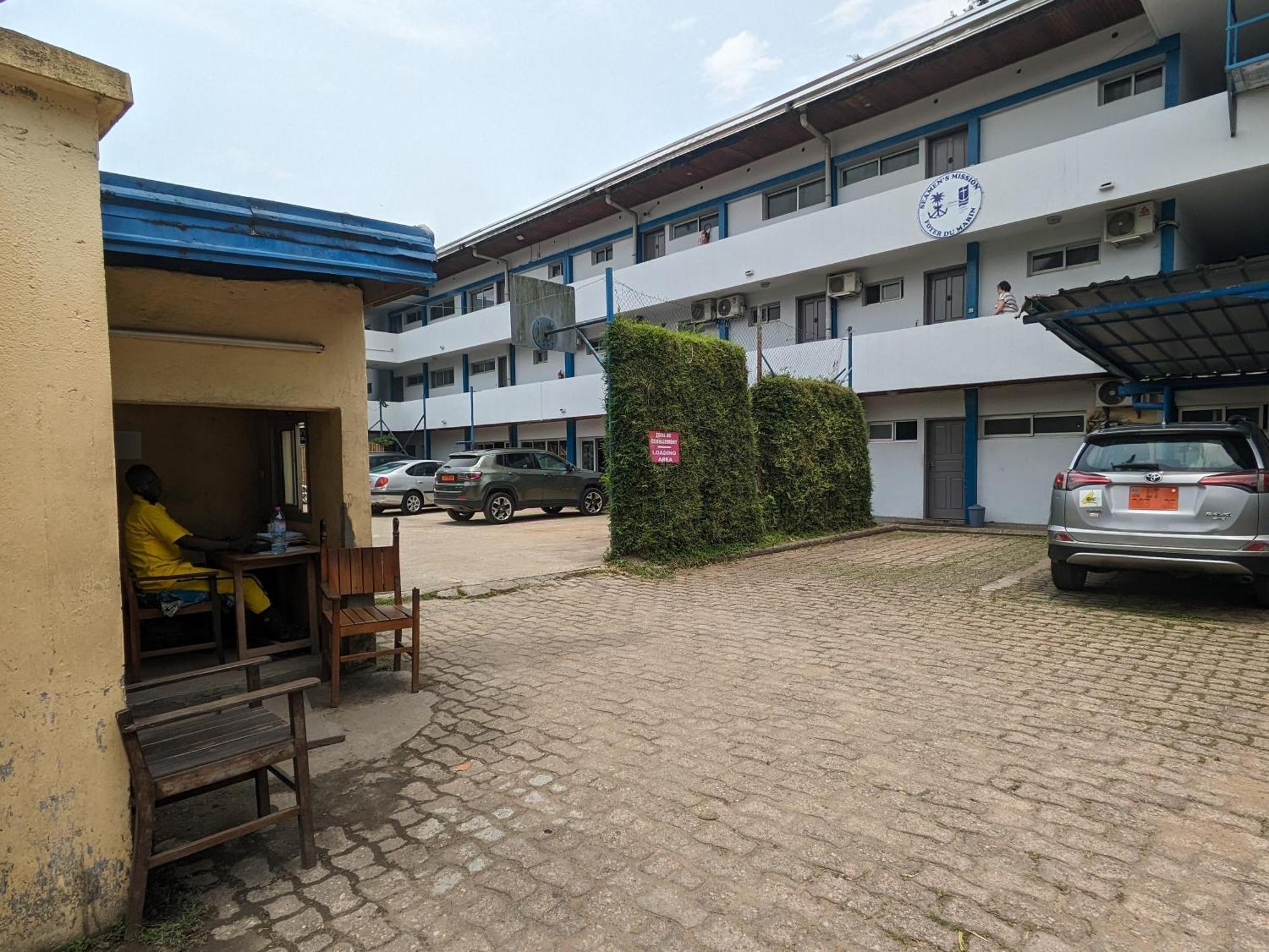 Foyer Du Marin Hotel Douala Luaran gambar